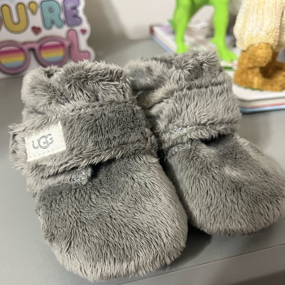 Infant UGG slippers - Size 2/3